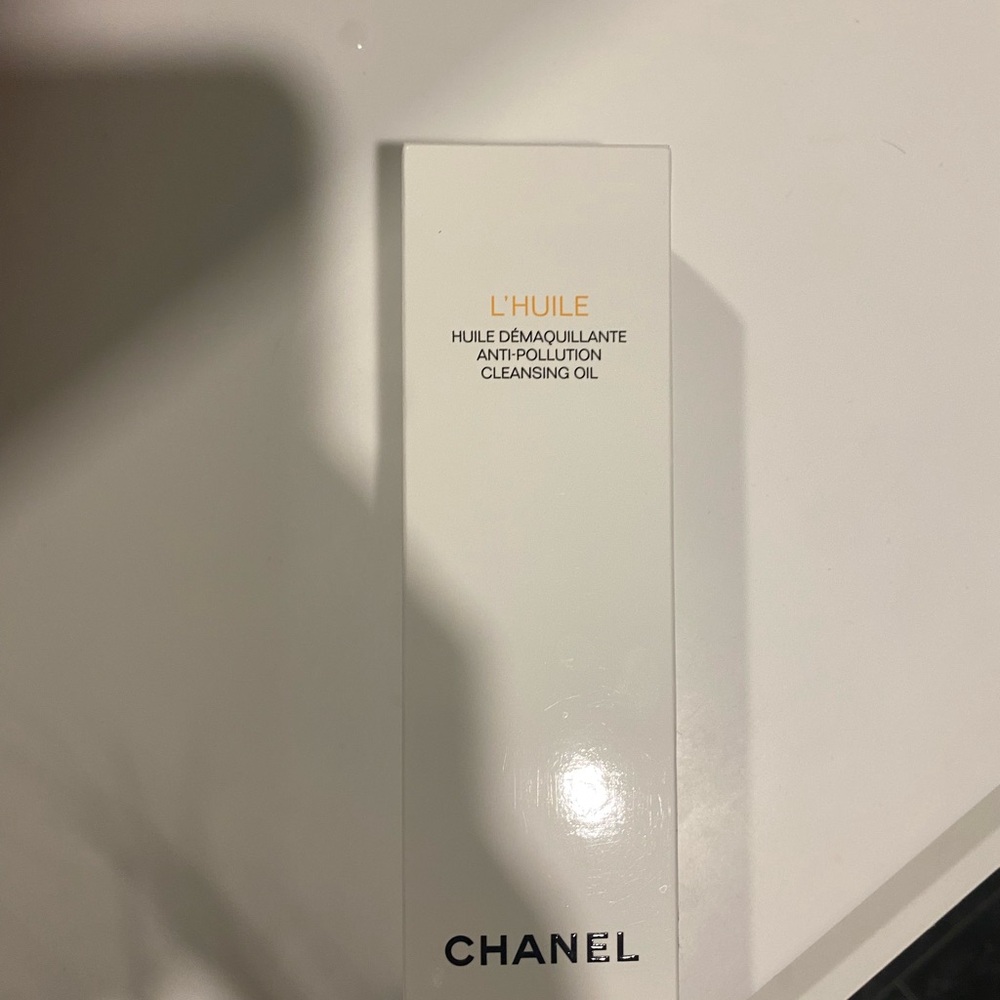 CHANEL L'Huile Cleansing Oil - White